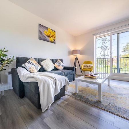 Ash View Place 4 -Heathrow - Thorpe Park - Free Parking Staines-upon-Thames Bagian luar foto