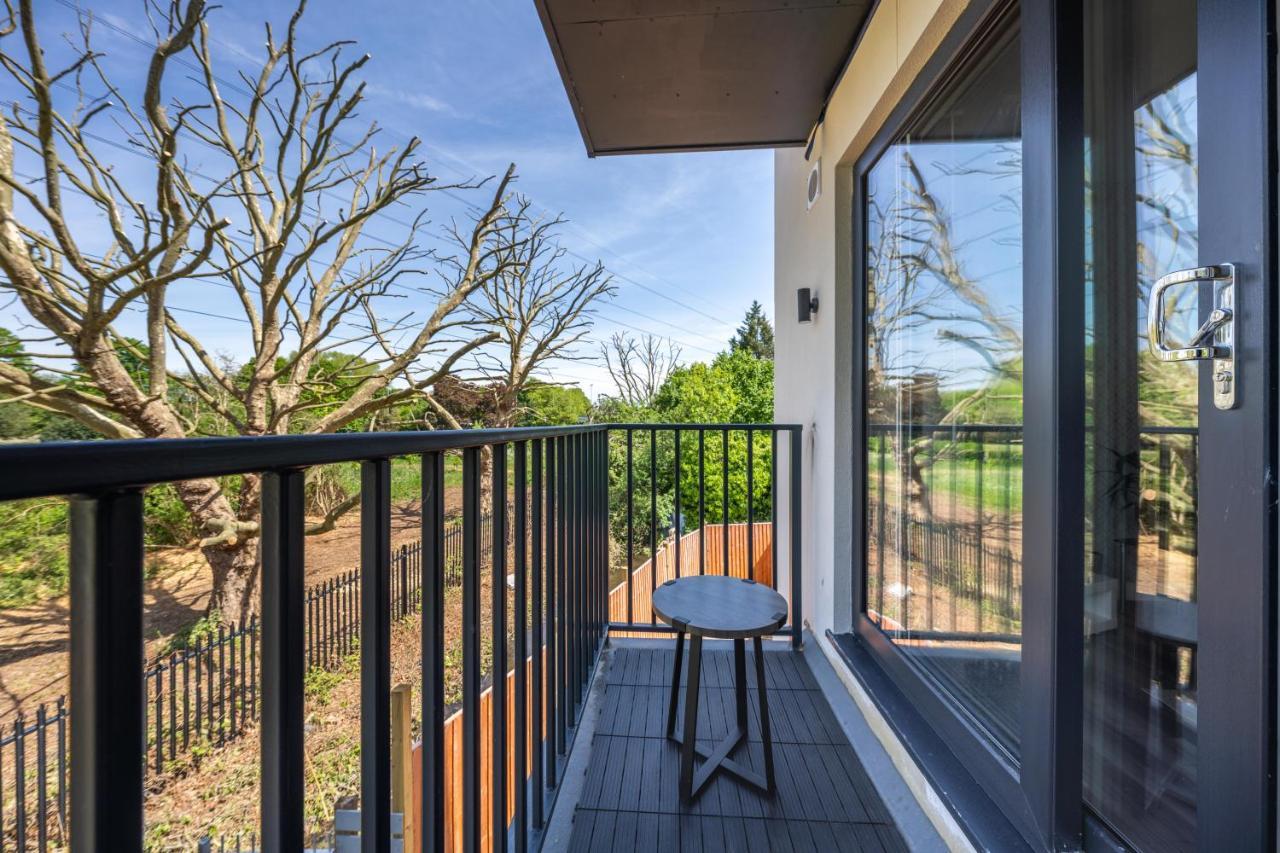 Ash View Place 4 -Heathrow - Thorpe Park - Free Parking Staines-upon-Thames Bagian luar foto